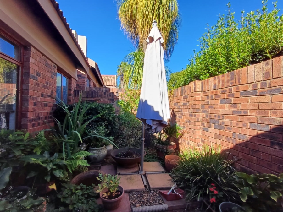 2 Bedroom Property for Sale in Flamwood North West